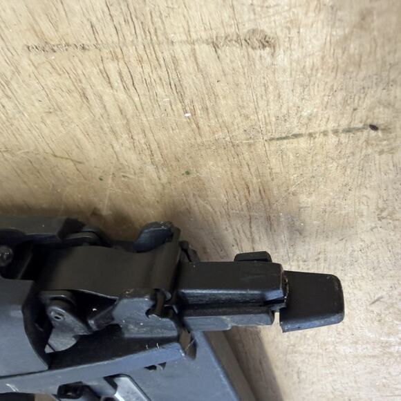 Masterforce 208-5005 Magnesium 18 GA Brad Nailer 5/8"-2-1/8" Used - Picture 8 of 11